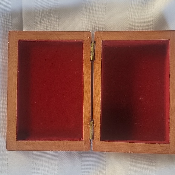 Artel La Paz Wooden Box with Mother of Pearl Inlaid Bird Design - Picture 8 of 11